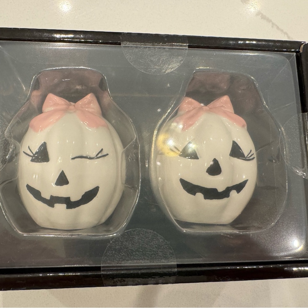 Cute Pumpkin Salt and Pepper Shakers